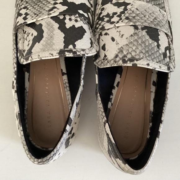 Zara Faux Snakeskin pattern black and white brogue Loafers women’s size 37 (6.5) - Picture 3 of 6